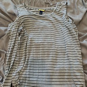 Shoulder cut out, long sleeve